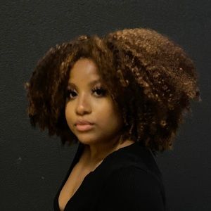 Meet your Posher, Alexis